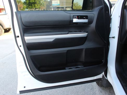 Used 2018 Toyota Tundra SR5 w/ TRD Off Road Package image 10