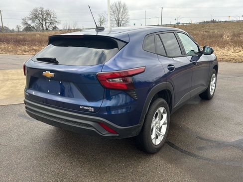 Used 2024 Chevrolet Trax LS w/ LS Convenience Package image 6