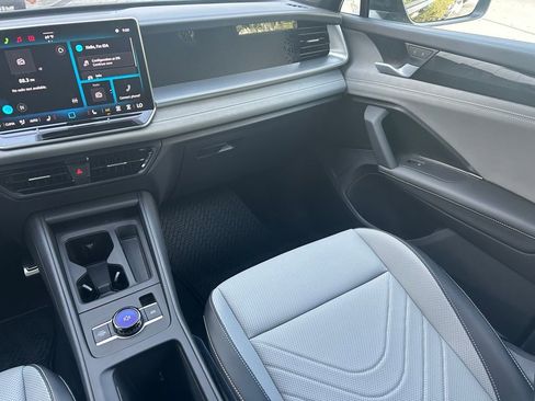 New 2026 Volkswagen Tiguan SE R-Line FWD image 11