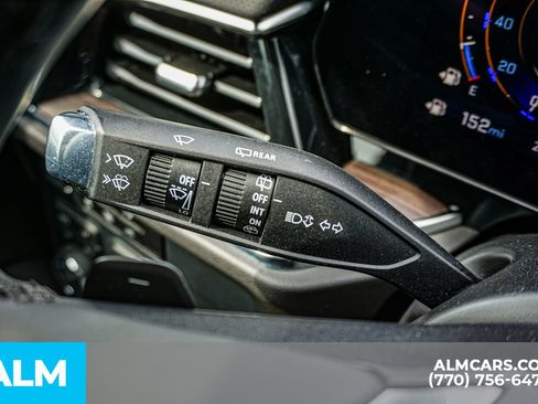 Used 2025 Chevrolet Suburban Premier AWD/4WD image 33