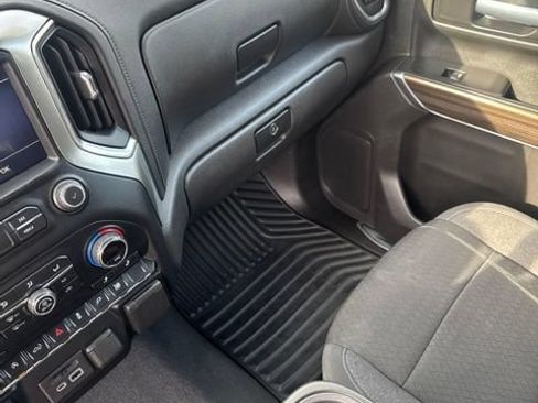 Used 2021 Chevrolet Silverado 1500 LT w/ Convenience Package II AWD/4WD image 14