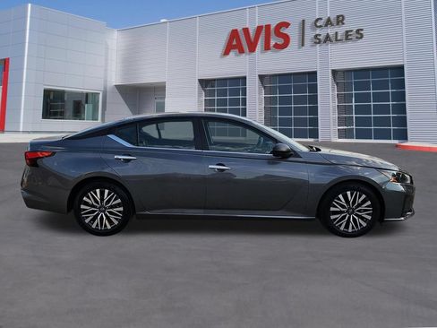 Used 2025 Nissan Altima 2.5 SV FWD image 5