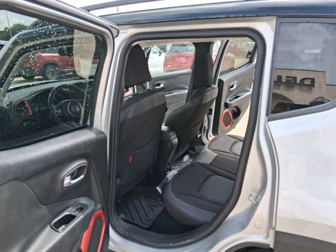 Used 2015 Jeep Renegade Trailhawk AWD/4WD image 10