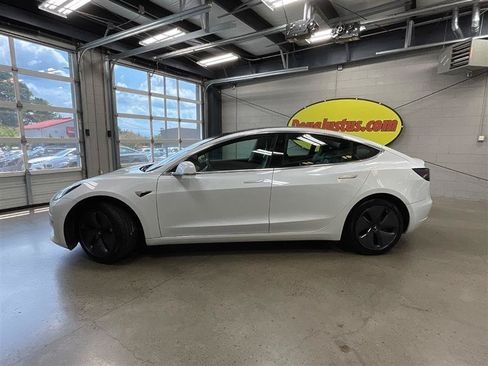 Used 2020 Tesla Model 3 Standard Range RWD image 2