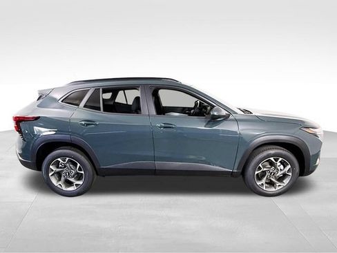 New 2026 Chevrolet Trax LT w/ LT Convenience Package FWD image 7
