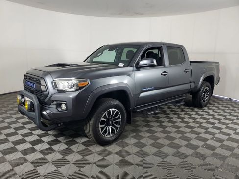 Used 2021 Toyota Tacoma TRD Sport w/ Technology Package image 8