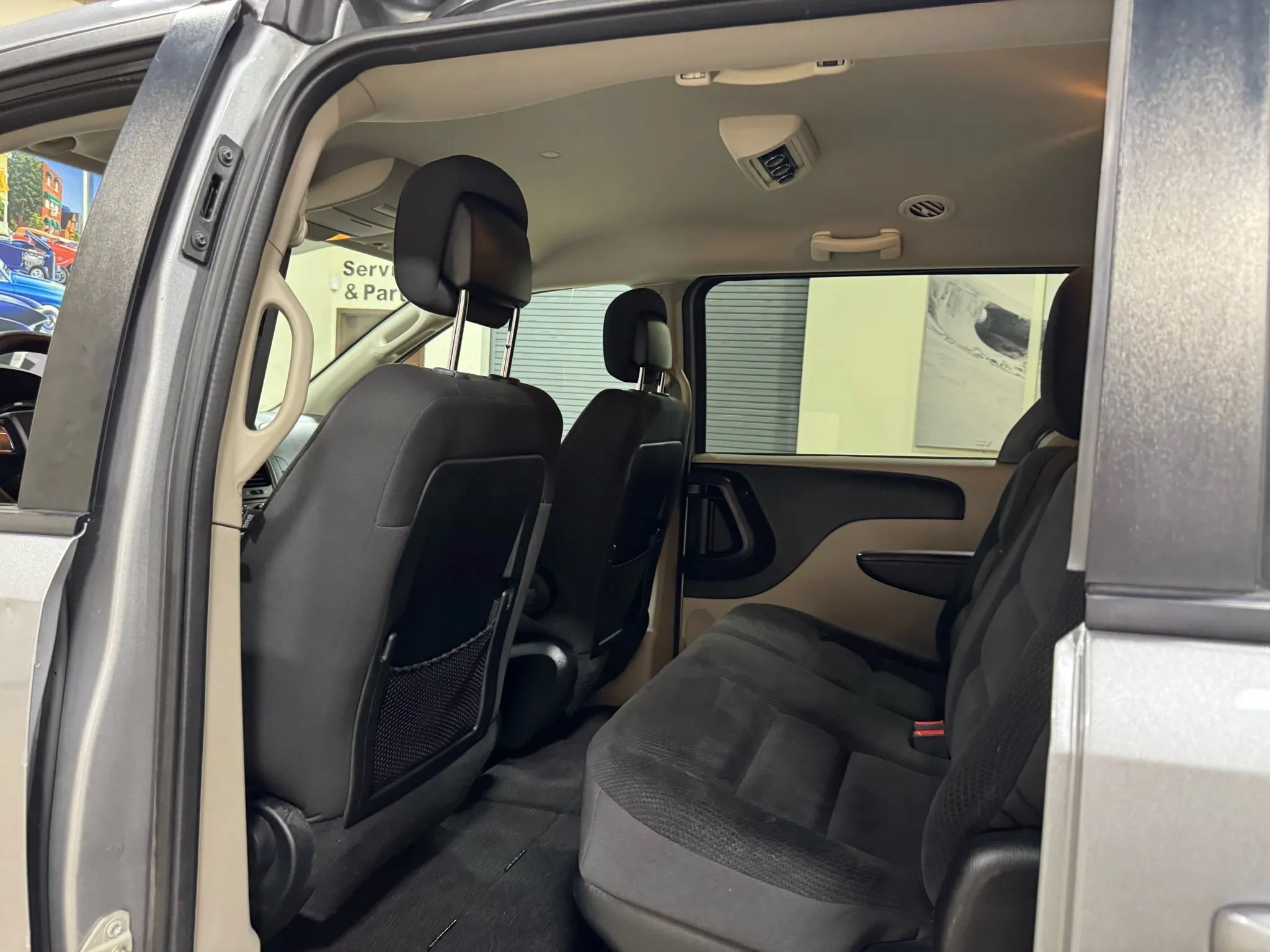Used 2018 Dodge Grand Caravan SE FWD image 31