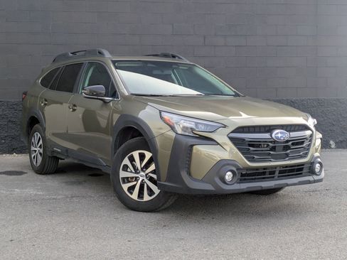 Used 2025 Subaru Outback Premium image 3