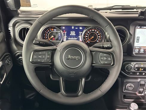 Used 2023 Jeep Gladiator Willys image 24