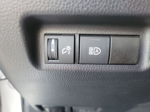 Used 2021 Toyota RAV4 LE image 28