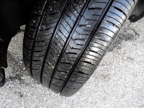 Used 2012 Volkswagen Tiguan SE image 24