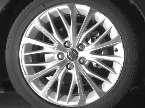 Used 2018 Toyota Camry XLE FWD image 11