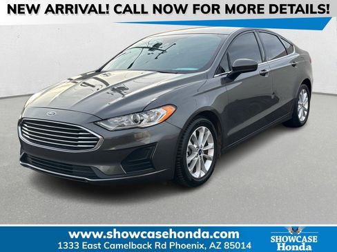Used 2020 Ford Fusion SE image 1