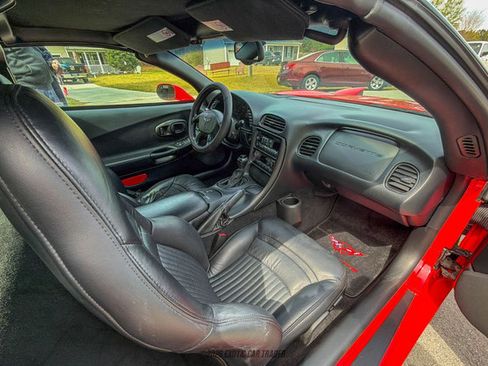 Used 2002 Chevrolet Corvette Coupe w/ Preferred Equipment Group2 RWD image 30