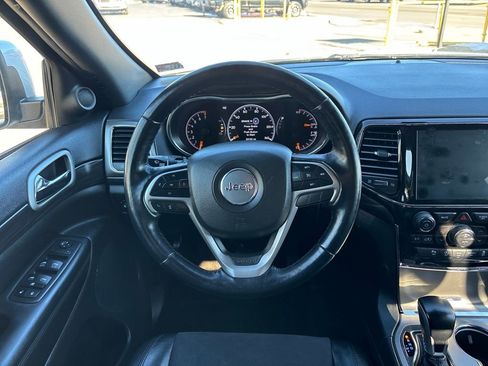 Used 2021 Jeep Grand Cherokee Laredo X image 13