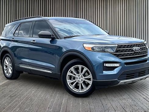 Used 2020 Ford Explorer XLT w/ Equipment Group 202A AWD/4WD image 11