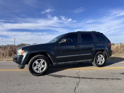 Used 2007 Jeep Grand Cherokee Laredo image 2
