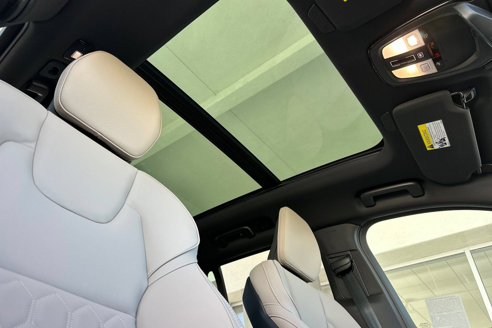 New 2026 Volvo XC90 T8 Plus w/ Protection Package Premier AWD/4WD image 18