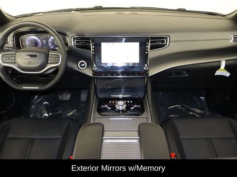 Used 2025 Jeep Wagoneer L Series II w/ Convenience Group I image 14