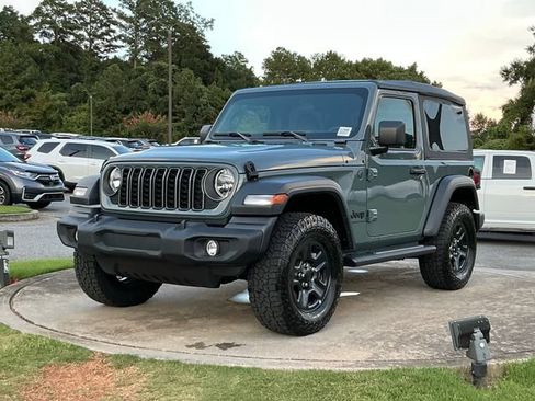 Used 2025 Jeep Wrangler Sport AWD/4WD image 3