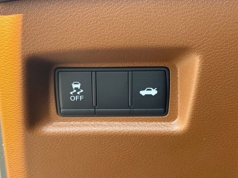 Used 2023 INFINITI Q50 Sensory image 30