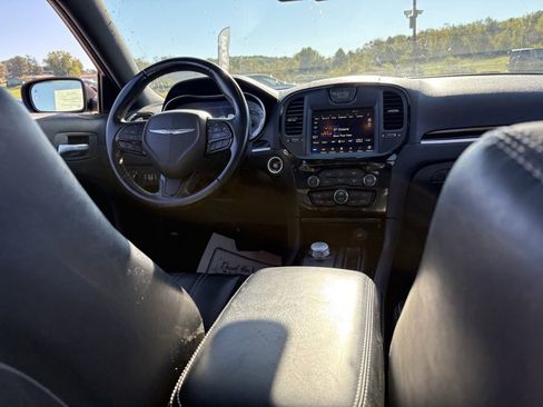 Used 2022 Chrysler 300 S image 32