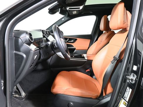 Used 2023 Mercedes-Benz GLC 300 4MATIC image 3