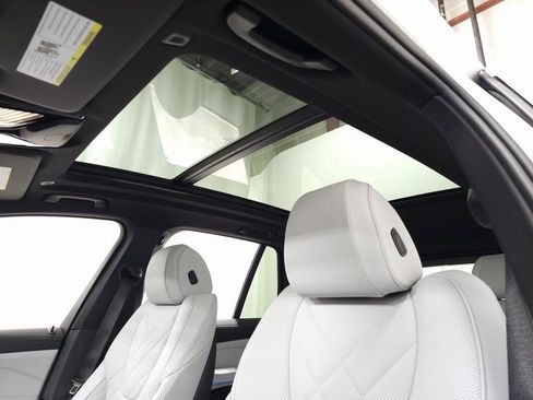 Used 2026 BMW X5 xDrive50e w/ Premium Package image 12