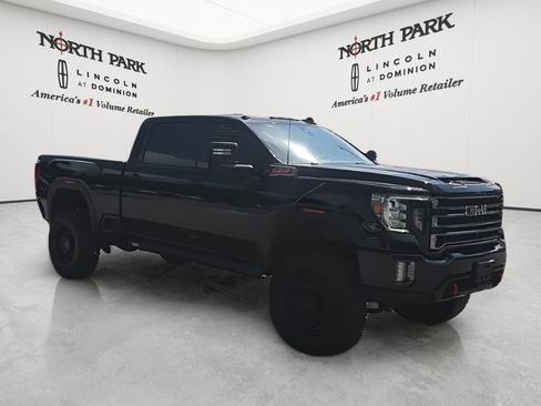 Used 2022 GMC Sierra 2500 AT4 w/ AT4 Premium Plus Package AWD/4WD image 7