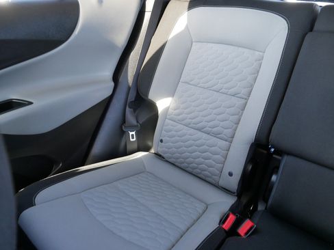 Used 2018 Chevrolet Equinox LT image 12