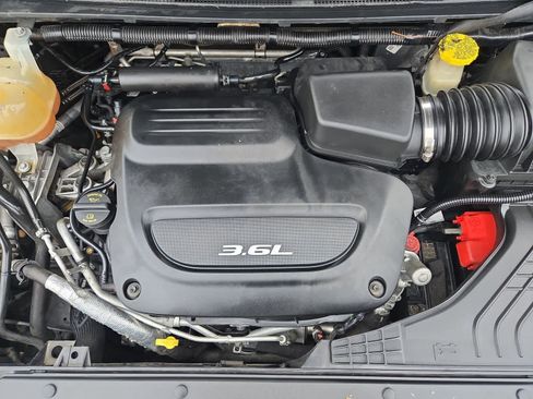 Used 2018 Chrysler Pacifica Touring-L image 13