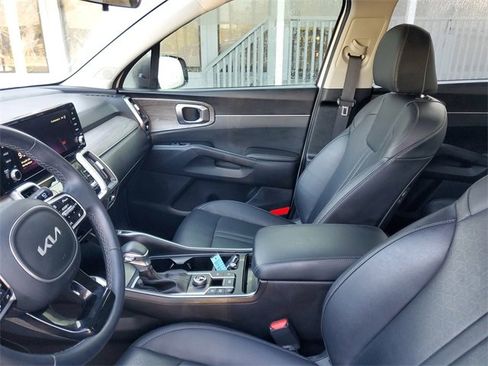 Used 2022 Kia Sorento EX w/ Panoramic Sunroof Package image 14
