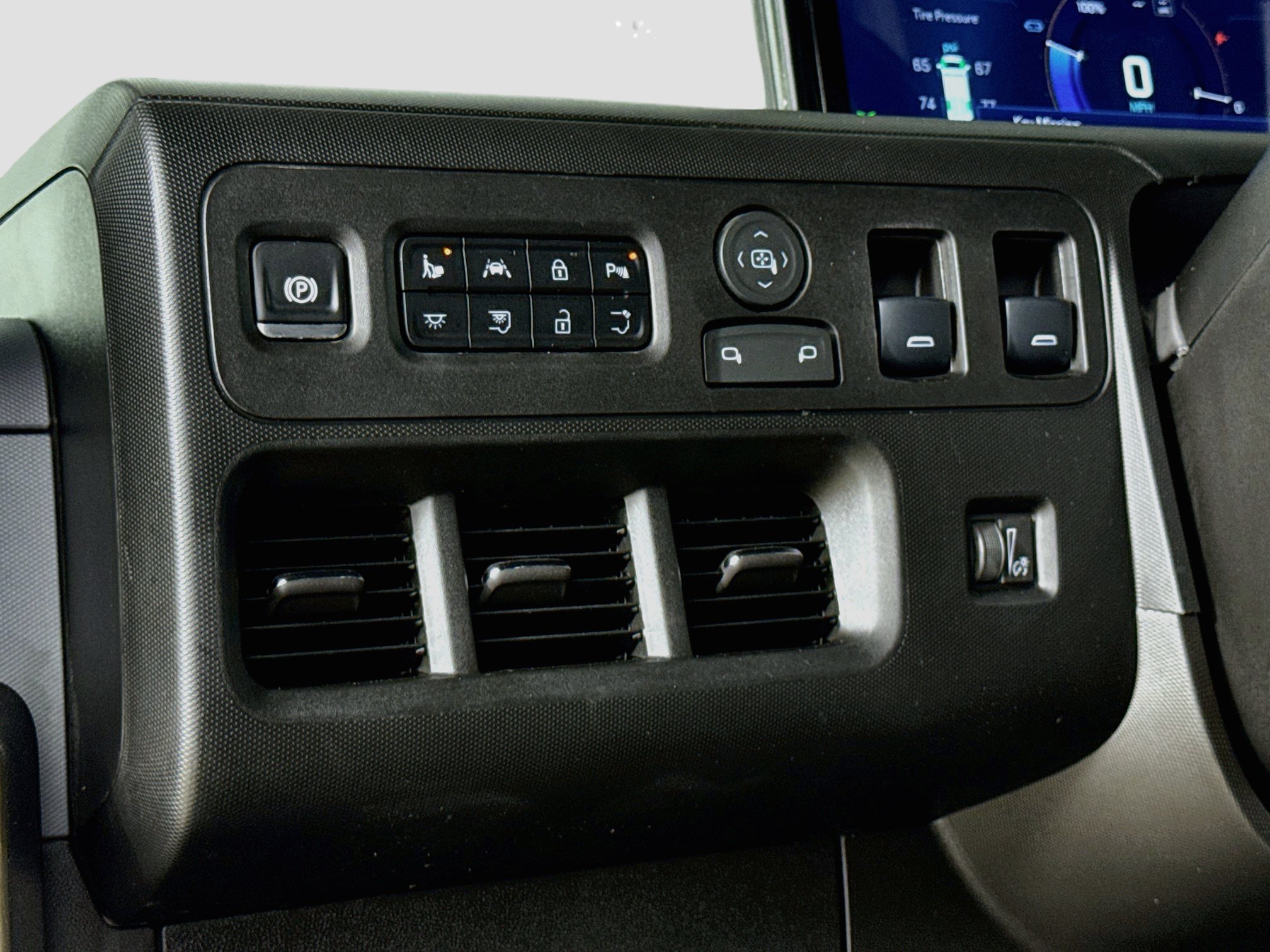Used 2024 Chevrolet Brightdrop 600 w/ Commercial Equipment Package AWD/4WD image 12