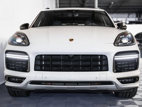 Used 2019 Porsche Cayenne Turbo image 18