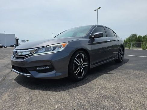 Used 2017 Honda Accord Sport image 7