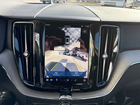 Used 2025 Volvo XC60 B5 Plus image 25