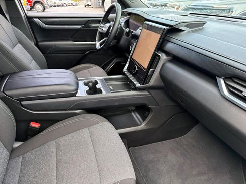 Used 2025 GMC Acadia Elevation image 8