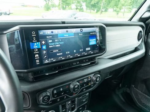 Used 2024 Jeep Wrangler Unlimited Sport AWD/4WD image 20