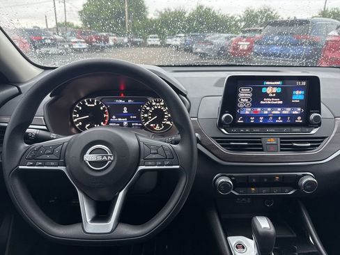 Used 2024 Nissan Altima 2.5 SV FWD image 7