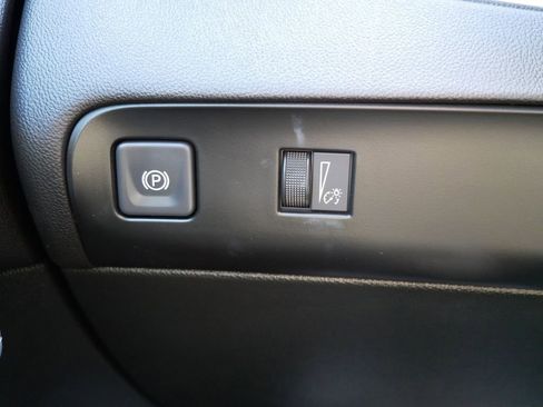 Used 2023 Buick Enclave Essence image 23