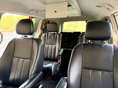 Used 2014 Chrysler Town & Country Touring w/ Trailer Tow Group image 13