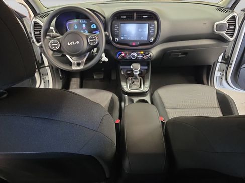 Used 2025 Kia Soul LX FWD image 10
