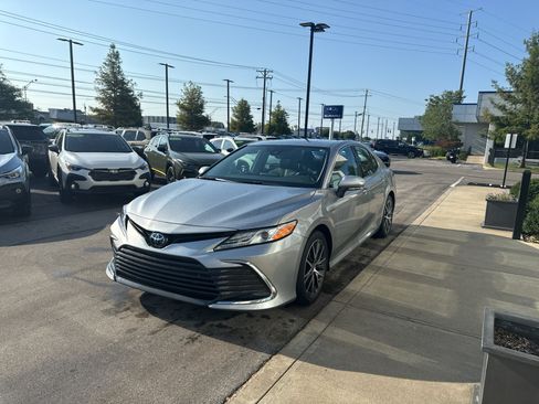 Used 2024 Toyota Camry XLE FWD image 7