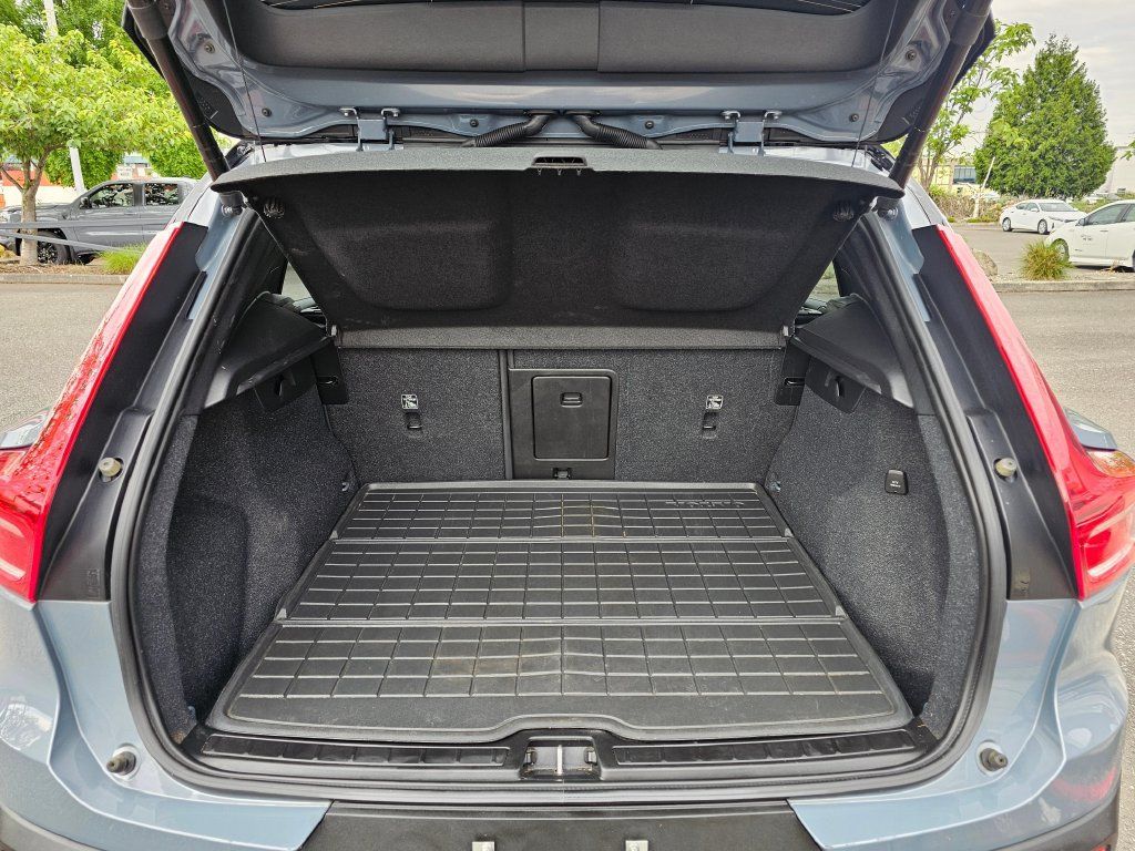 Used 2023 Volvo XC40 Recharge Ultimate AWD/4WD image 11