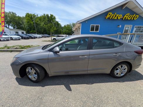 Used 2020 Hyundai Elantra SEL w/ Winter Weather Package FWD image 3