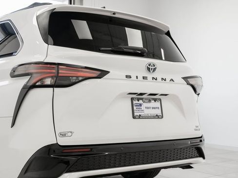 Used 2023 Toyota Sienna XSE image 10