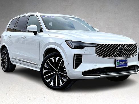 Used 2025 Volvo XC90 B6 Plus w/ Protection Package Premier image 3