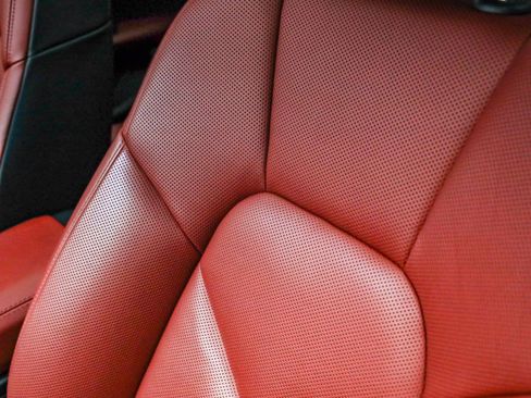 Certified 2025 Porsche Macan image 25