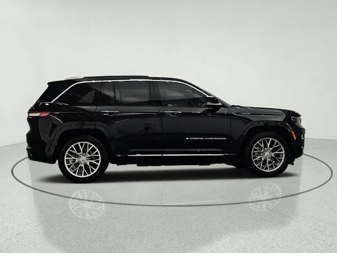 Used 2023 Jeep Grand Cherokee Summit AWD/4WD image 8