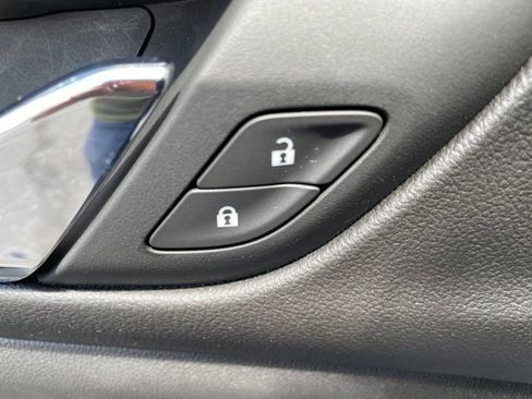 Used 2023 GMC Acadia SLE w/ Driver Convenience Package FWD image 13